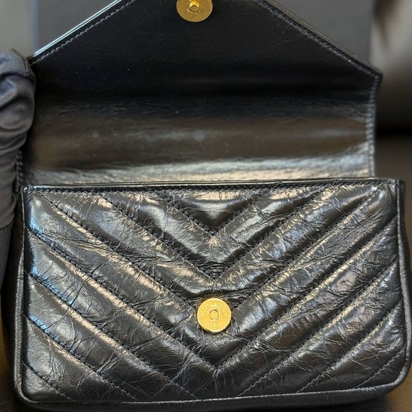 YSL SAINT LAURENT COLLEGE MINI CHAIN BAG IN SHINY CRACKLED LEATHER BLACK - Picture 10 of 16